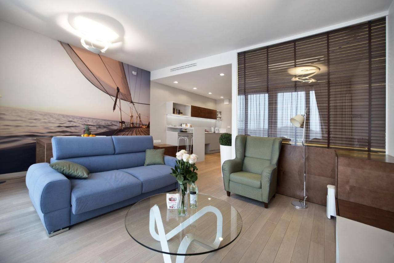 Triton Park Accommodation By P&O Serviced Apartments Warsawa Bagian luar foto