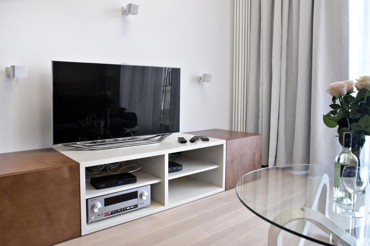 Triton Park Accommodation By P&O Serviced Apartments Warsawa Bagian luar foto