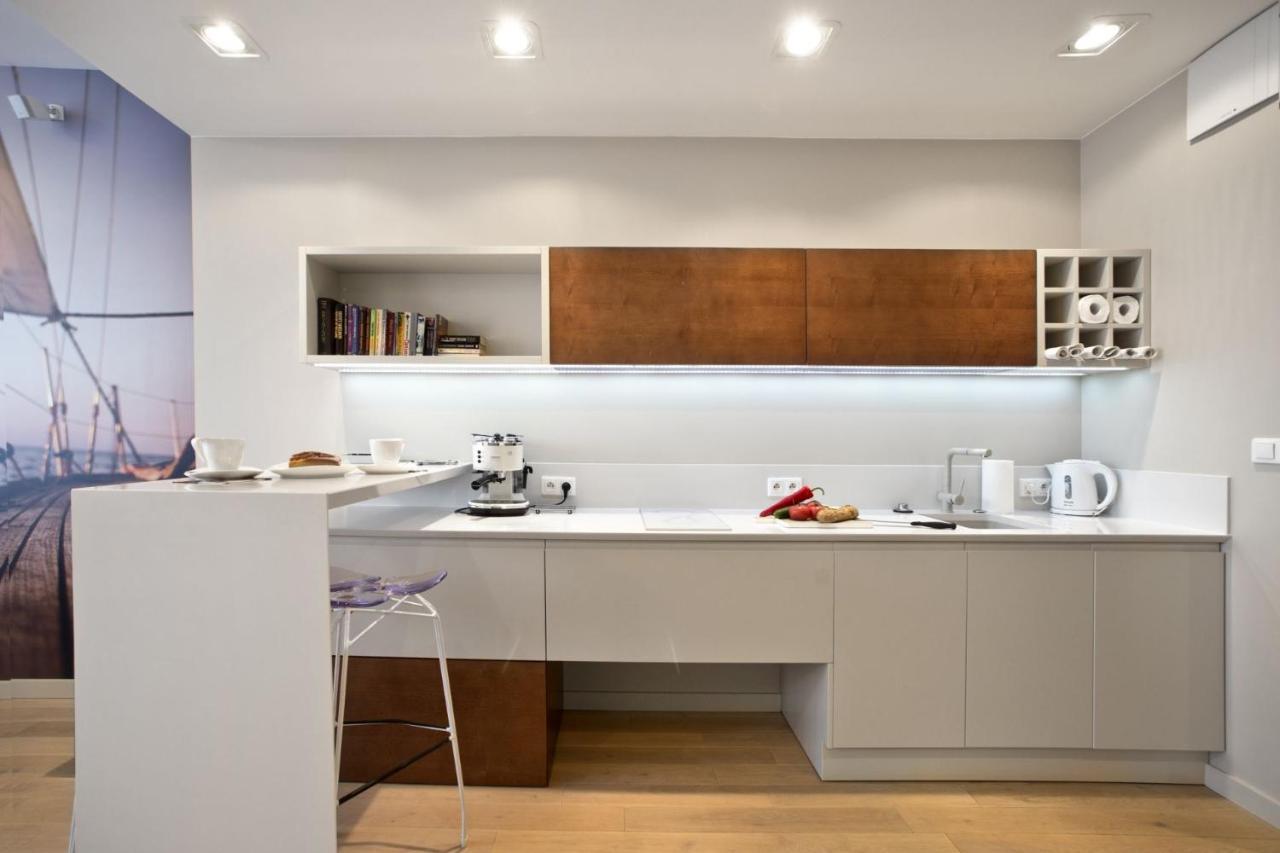 Triton Park Accommodation By P&O Serviced Apartments Warsawa Bagian luar foto