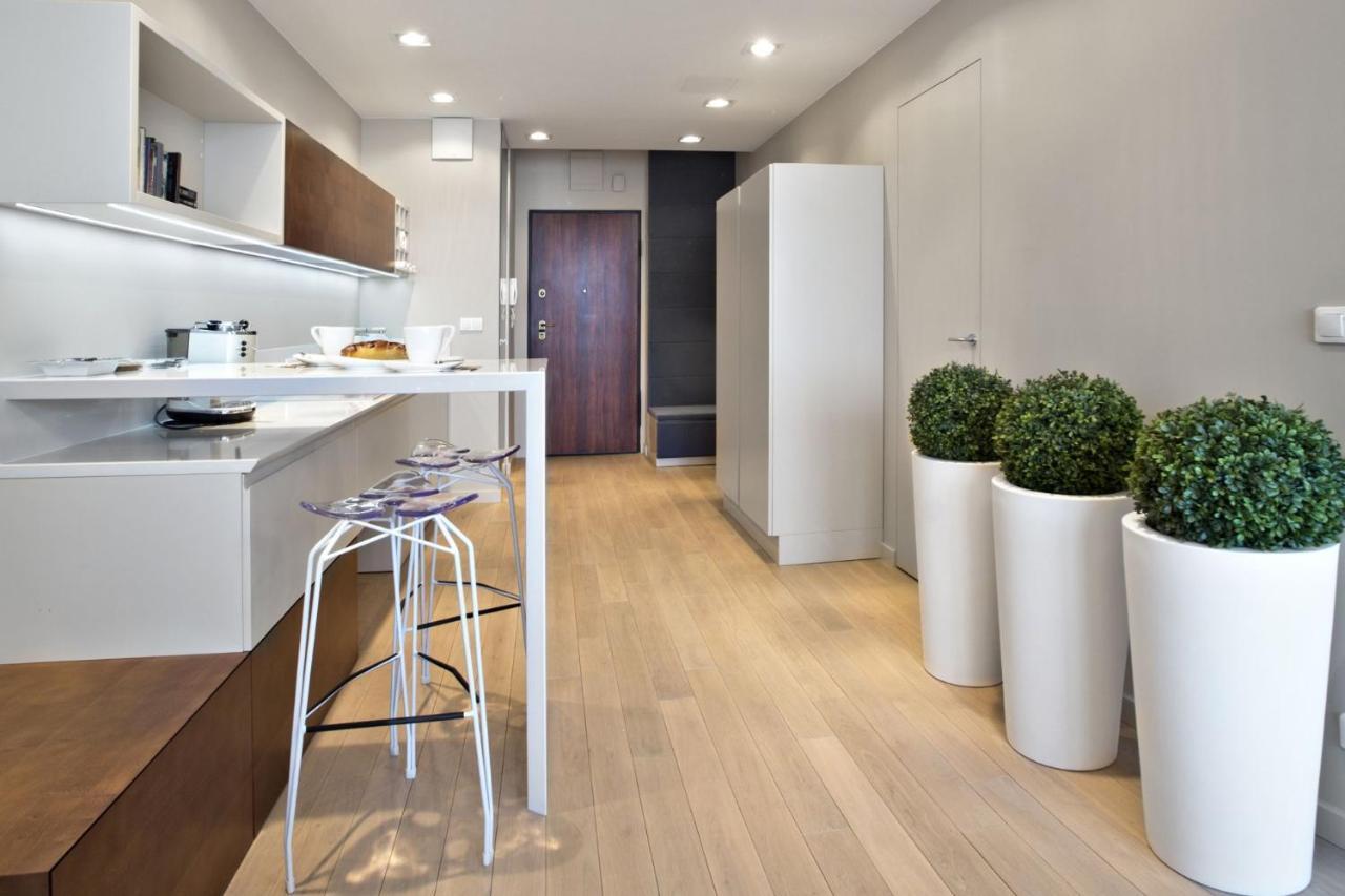 Triton Park Accommodation By P&O Serviced Apartments Warsawa Bagian luar foto