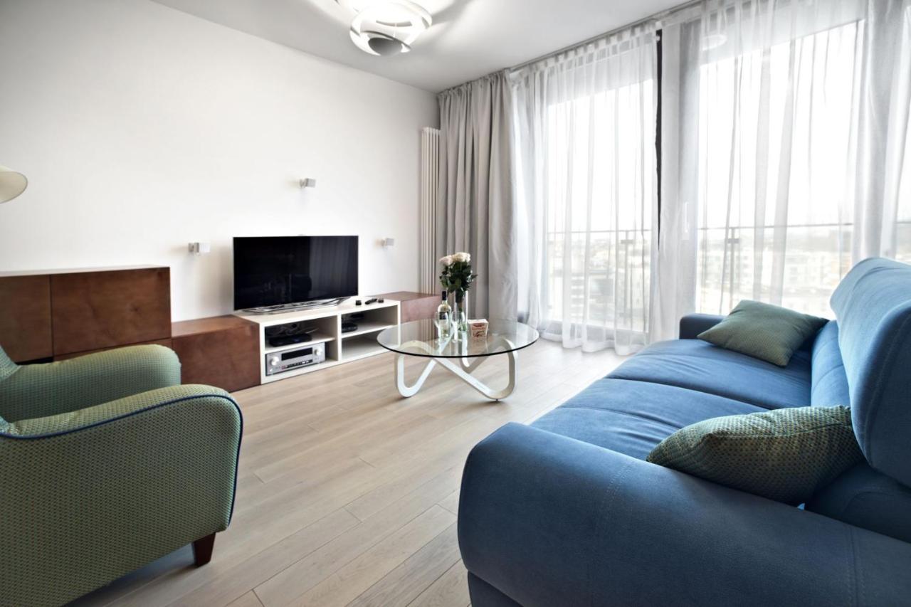 Triton Park Accommodation By P&O Serviced Apartments Warsawa Bagian luar foto